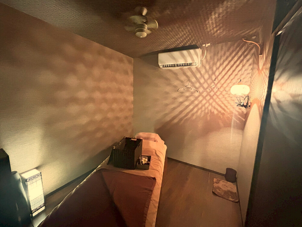 三島市にあるマッサージ店「リラクゼーションサロンLotus(ロータス)」の施術ルームの写真